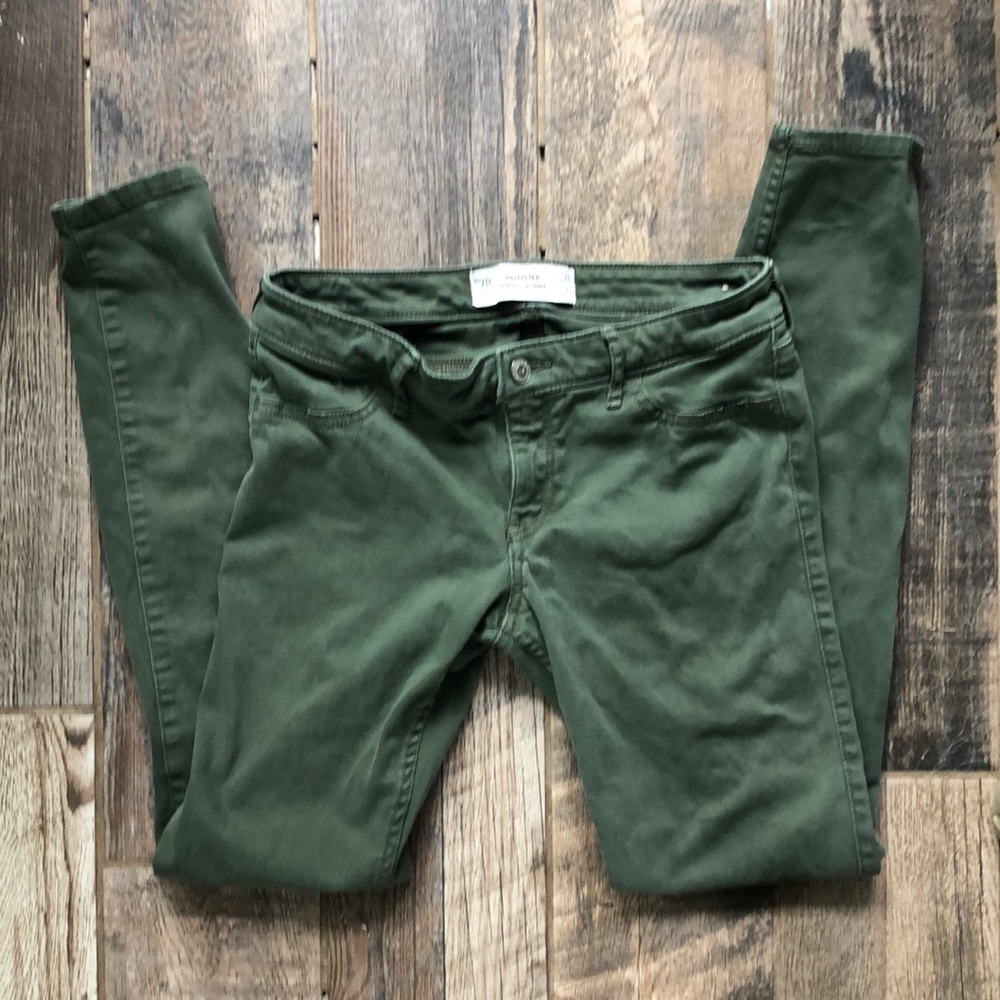 Hollister super skinny size 7R/28